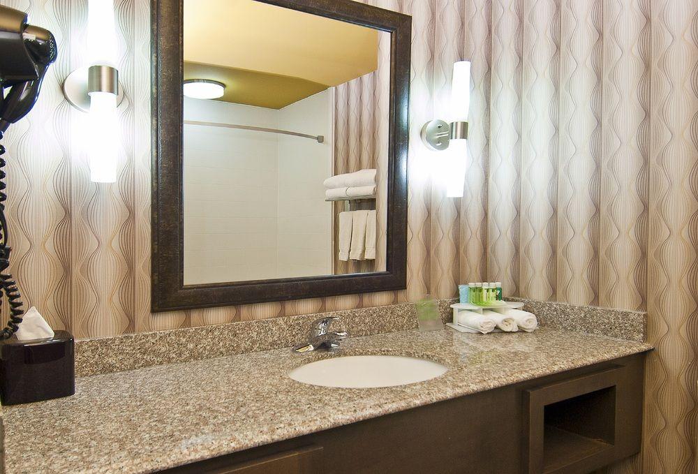 Holiday Inn Express Hotel & Suites Olive Branch By Ihg Ngoại thất bức ảnh